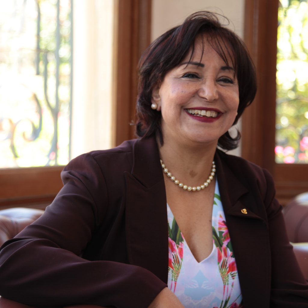 Aicha Laasri Amrani Portrait officiel Couleurs