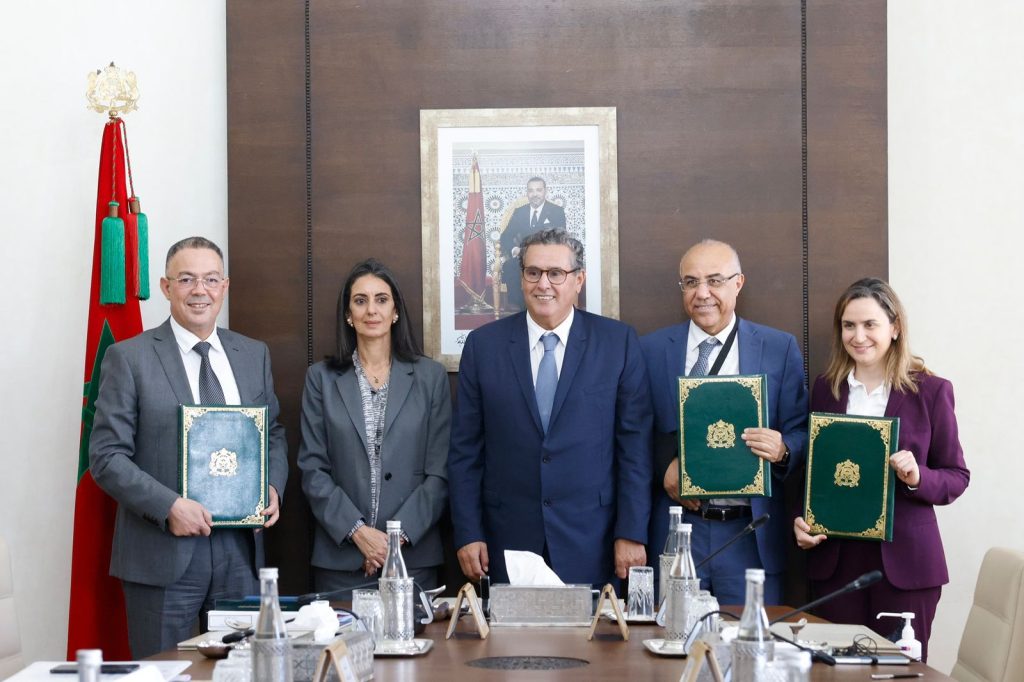 🚨Universités publiques marocaines : signature d’une convention pour la mise en œuvre du programme de renforcement des effectifs des inscrits et des diplômés en numérique 1 diplômés en numérique dans les universités publiques marocaines