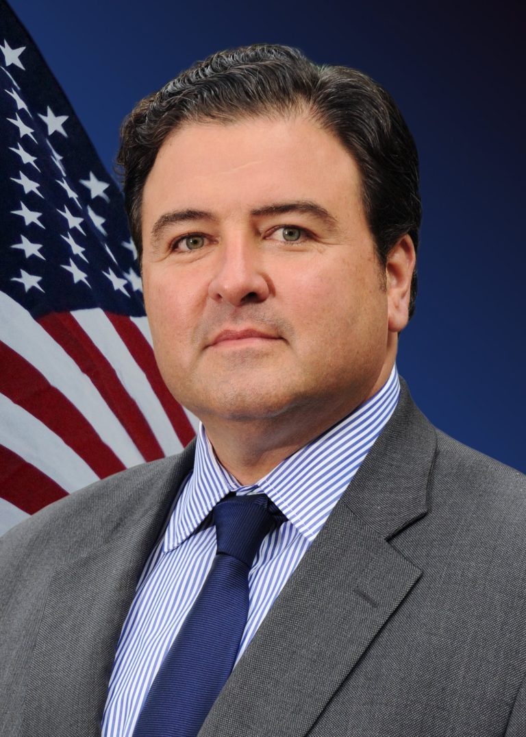 Duke Buchan III AMBASSADEUR DES eTAS-uNIS Maroc