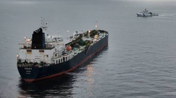 Un pétrolier sanctionné par l'UE escorté vers le Maroc 1 pétrolier